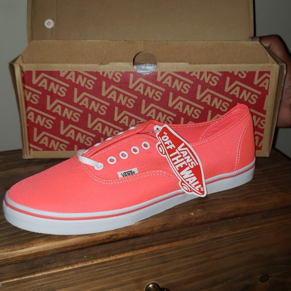 Vans - Picture 2 of 4